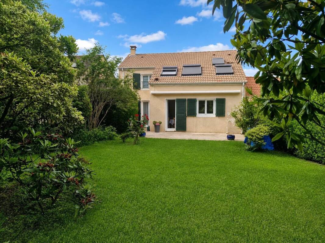 Maison à VOISINS-LE-BRETONNEUX