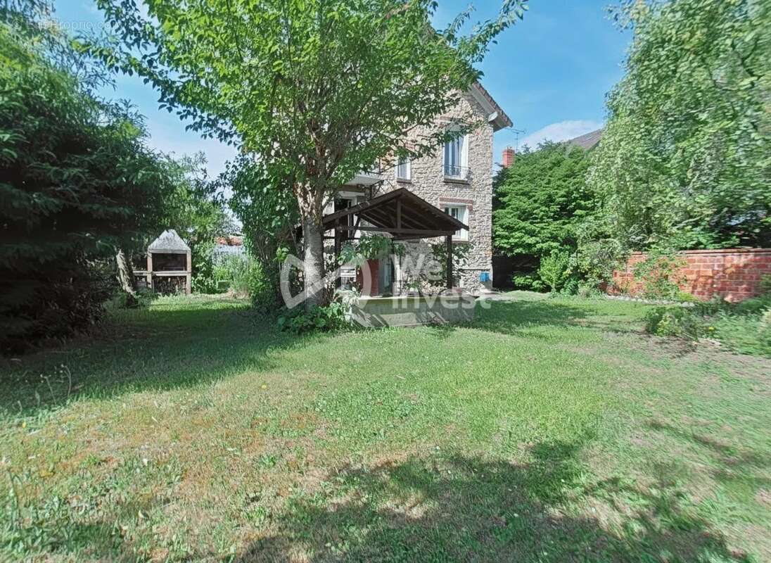 Maison à BEAUCHAMP