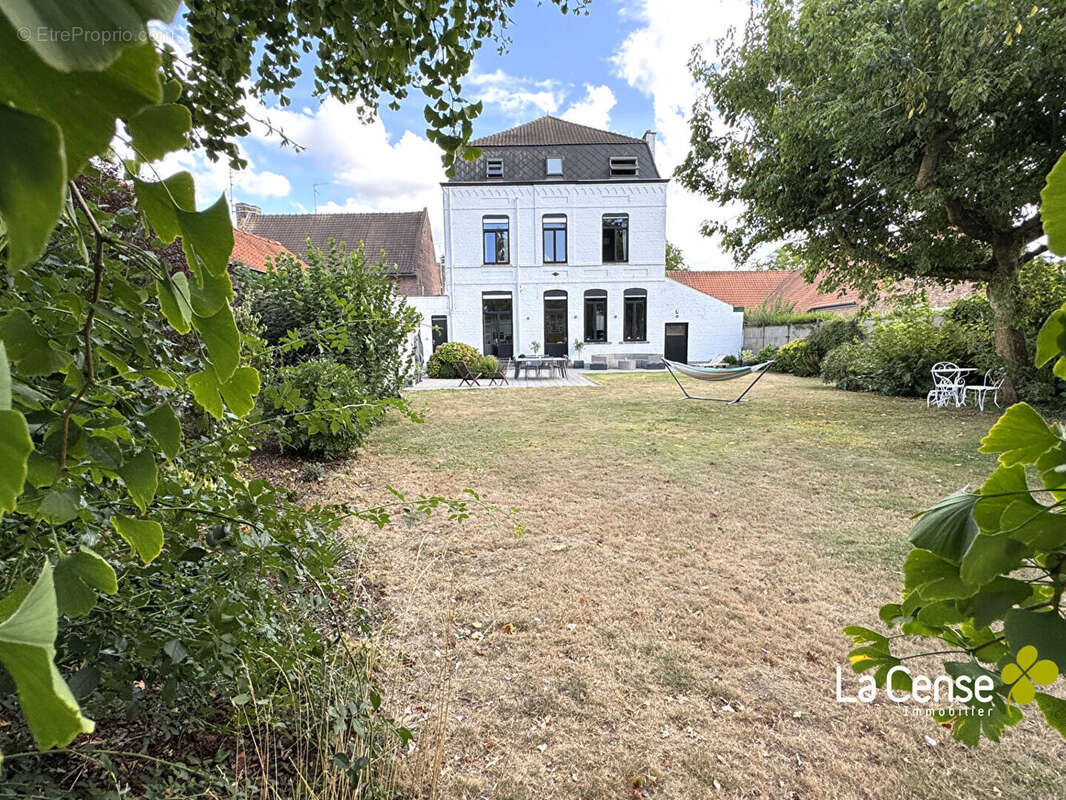 A 15 minutes de Villeneuve d'Ascq - Maison Bourgeoise de 287 m² - photo 6