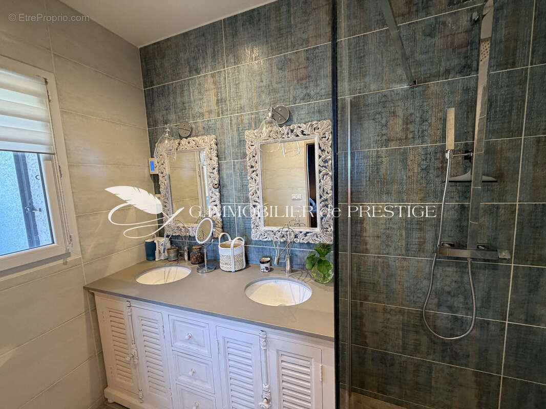 Maison à BEZAUDUN-SUR-BINE