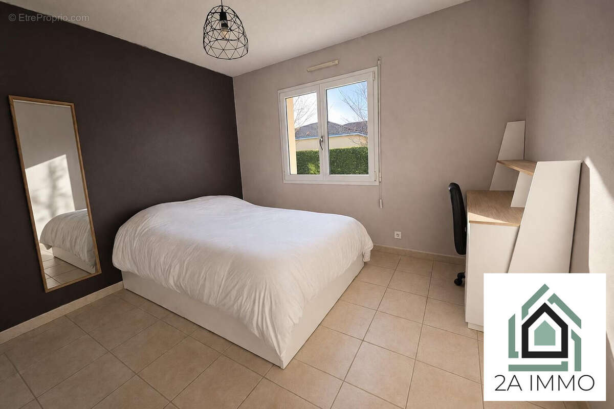 CHAMBRE 1 - Maison à VARENNES-SUR-MORGE