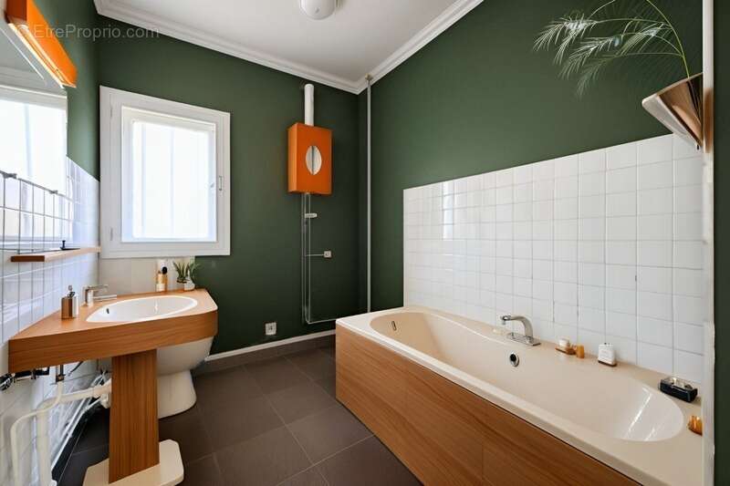 Appartement à CHARBONNIERES-LES-BAINS