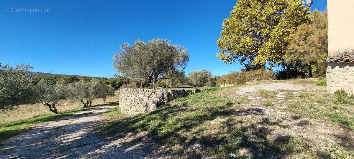 Terrain à FORCALQUIER