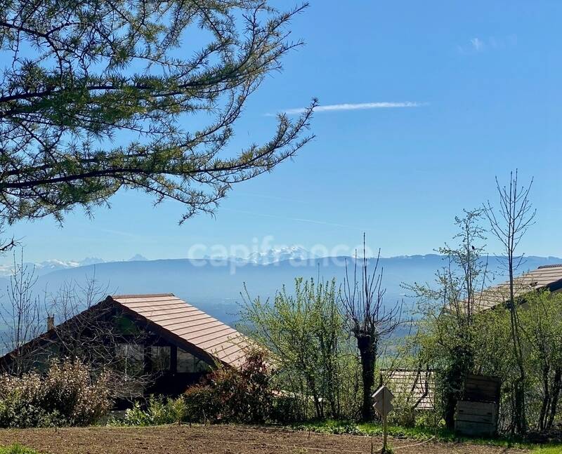 Terrain à PERON