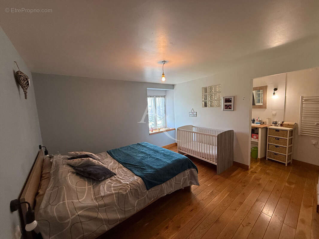 Maison à QUELAINES-SAINT-GAULT