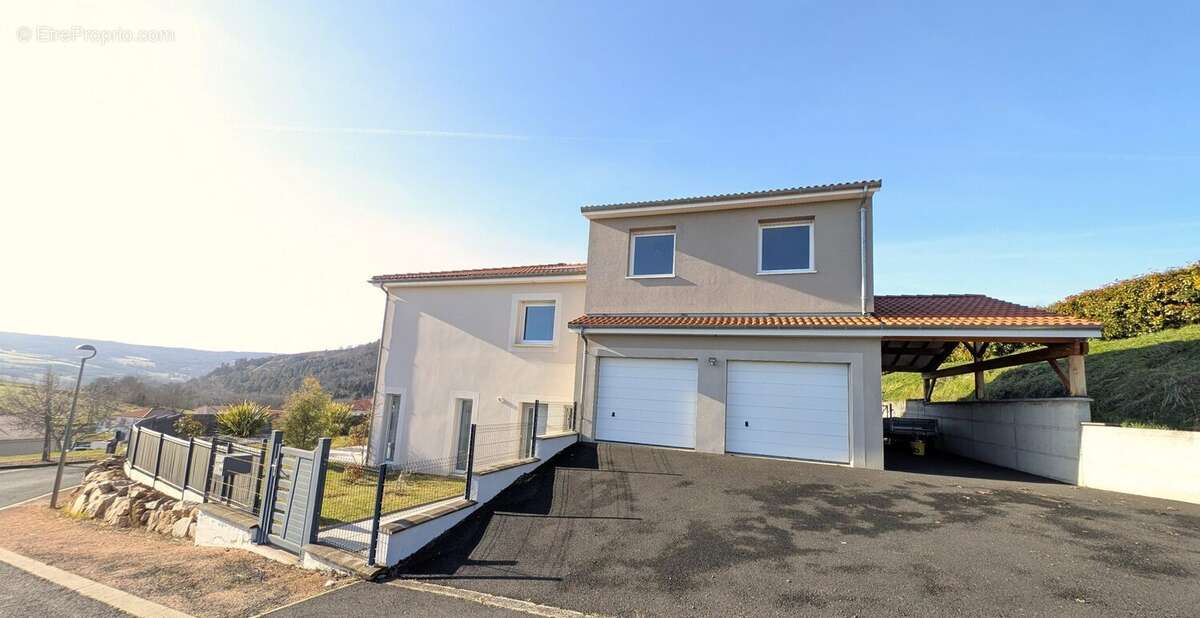 Maison à LA ROCHE-BLANCHE