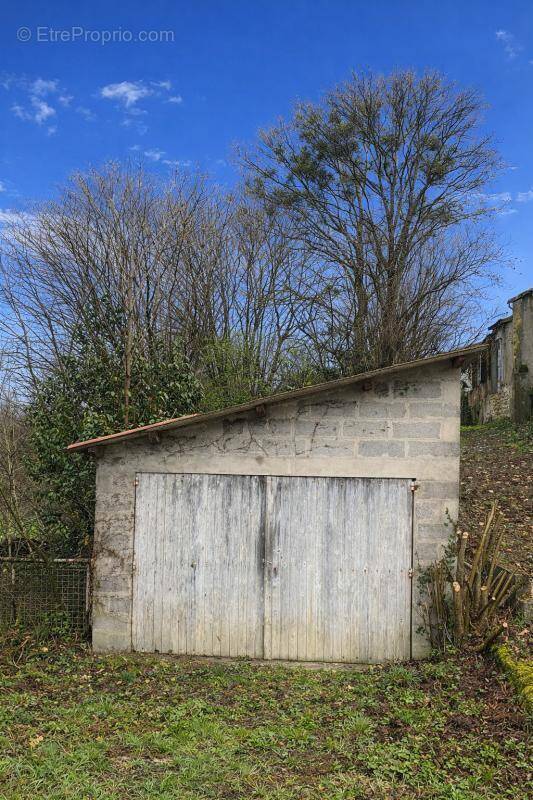 Parking à BONNETAN
