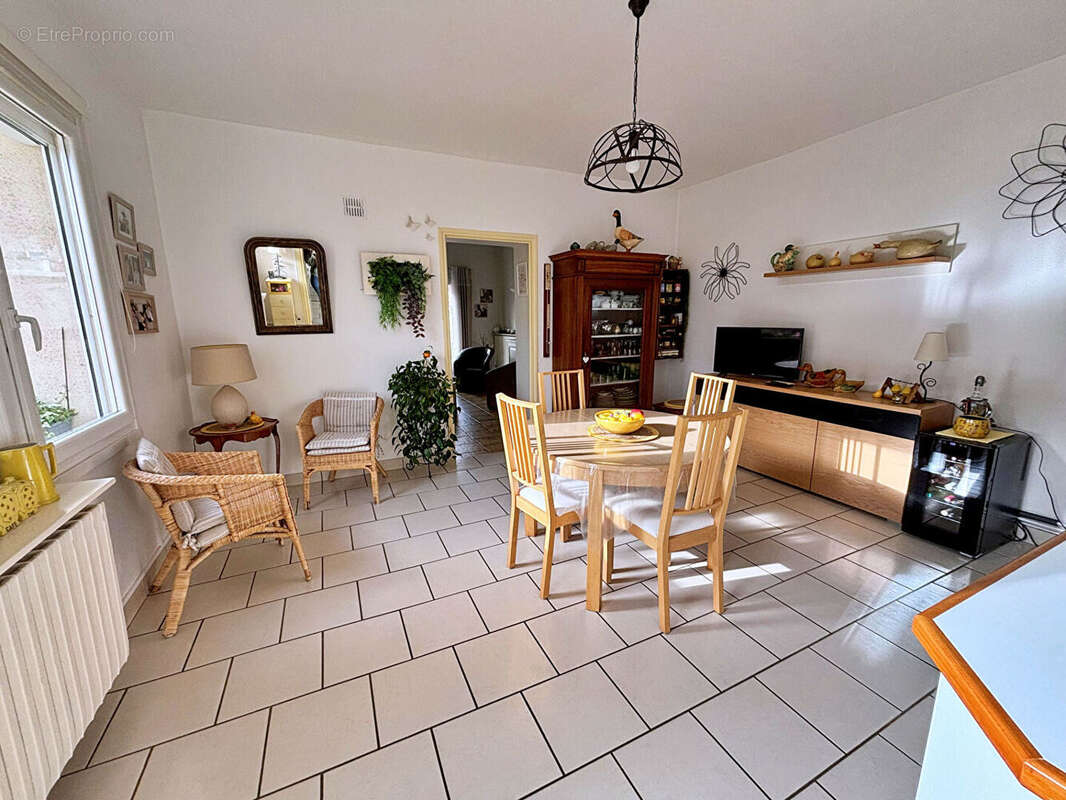 Maison à POUILLY-SOUS-CHARLIEU