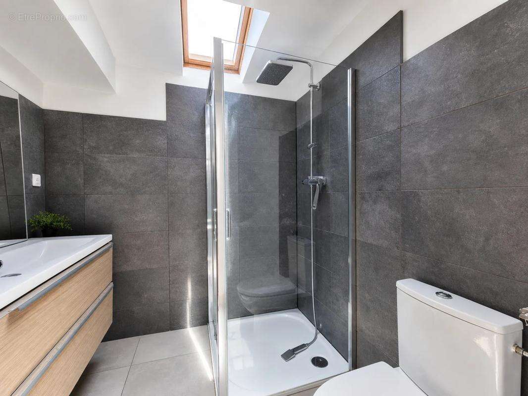 Maison de 7 pièces de 160 m² situé à Jarnac - photo 8