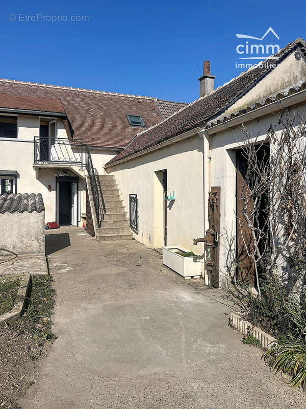 Maison 109 m² à Chateau-Renard  - photo 9