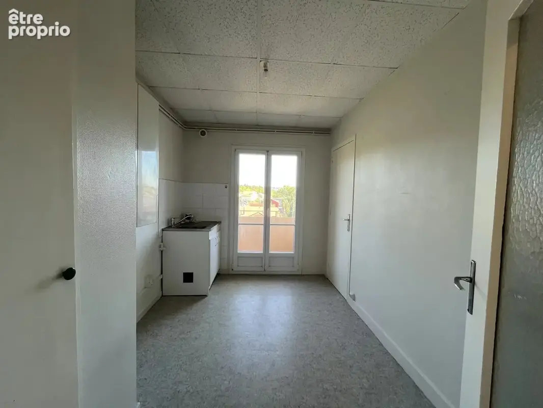 VALENCE - Appartement T3 loué avec balcons, cave et parking - photo 9
