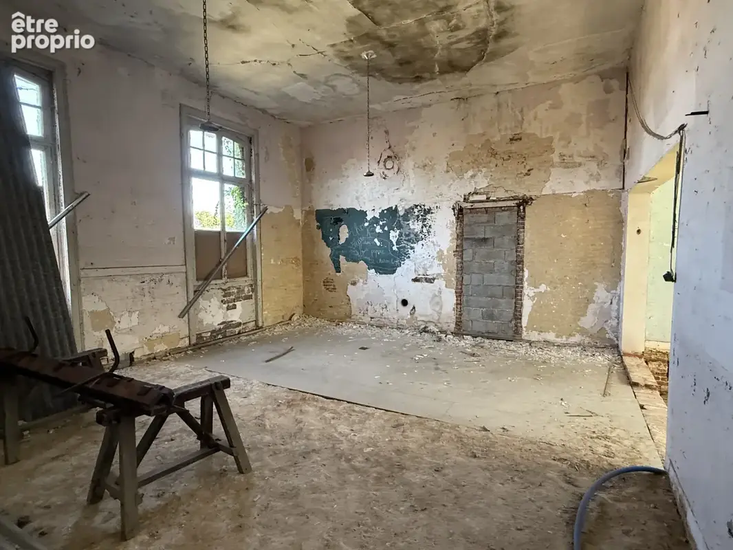 Une propriété comprenant une maison de Maître à rénover d'environ 300m2 + caves en sous-sol et grenier au dess - photo 4