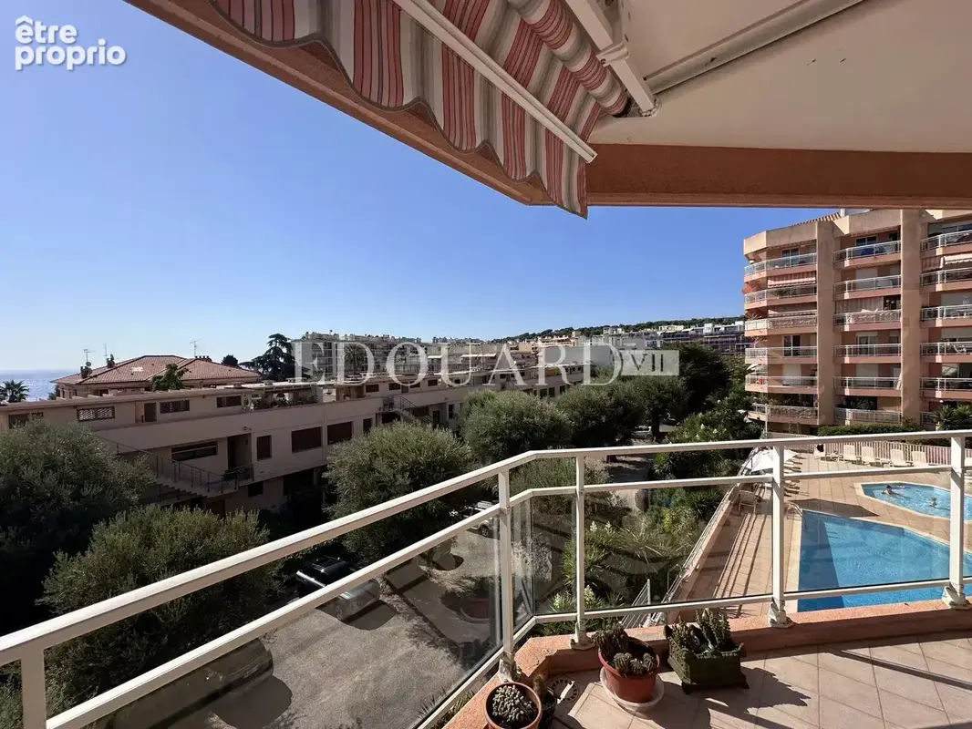 Dans immeuble de standing avec piscine, en exclusivité trois pièces avec vaste terrasse et garage - photo 3