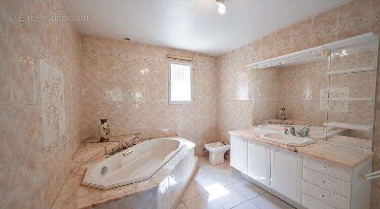 Maison à LE CASTELLET