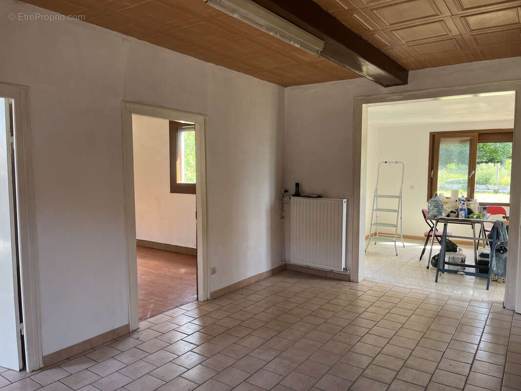 Maison de village avec nombreux batiments rambures - photo 12