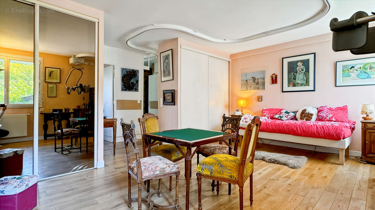 Maison à SAINT-NOM-LA-BRETECHE