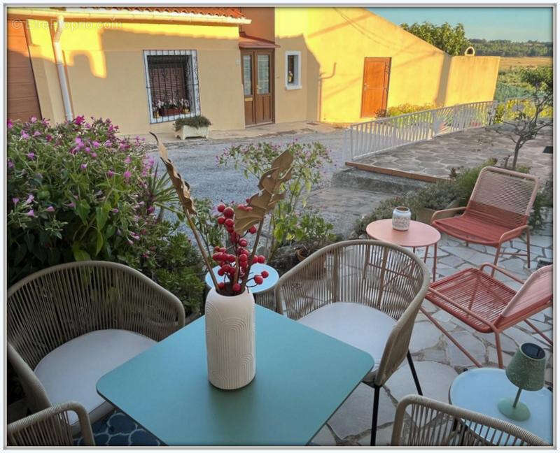 Maison à OUVEILLAN