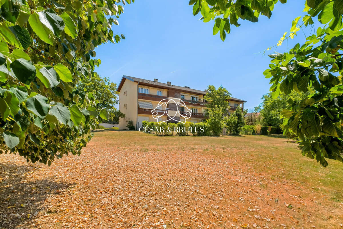Appartement 80 m² à Saint-Laurent-De-Mure  - photo 7
