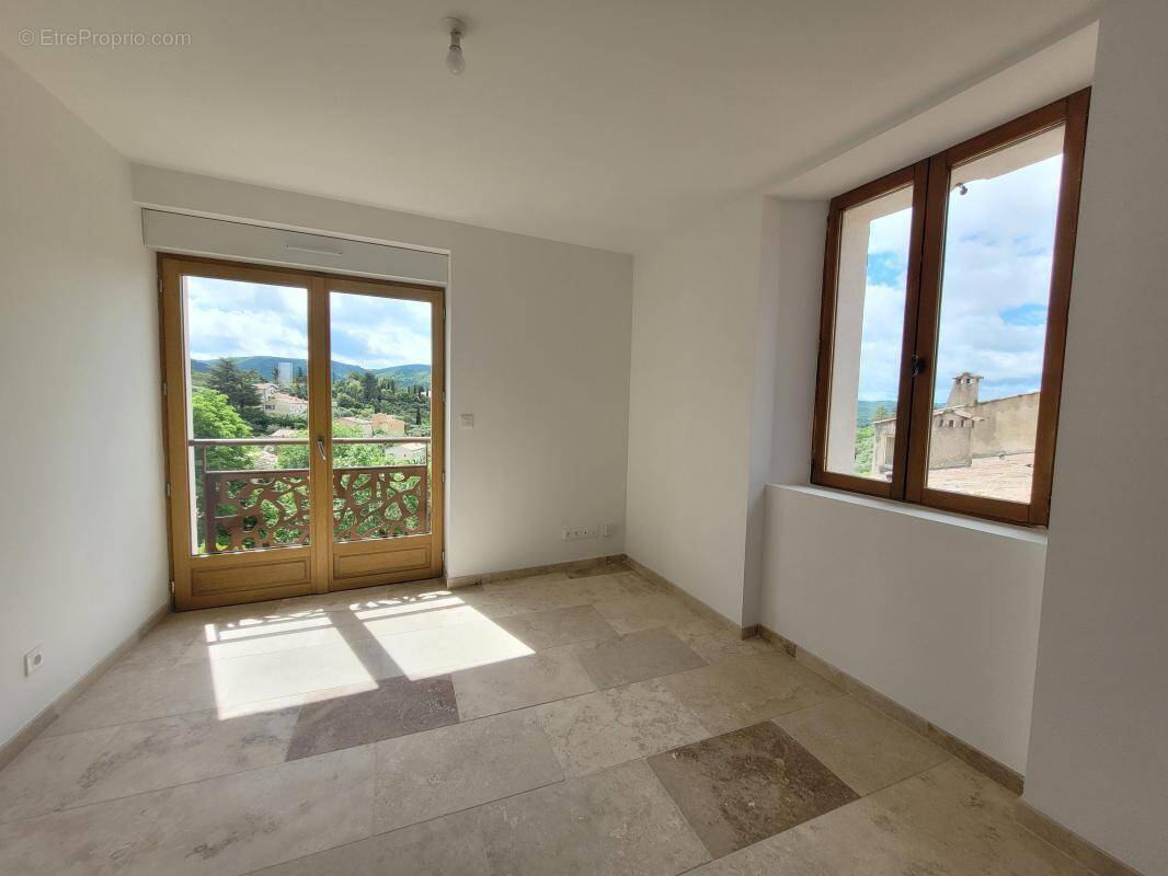 Appartement à GREOUX-LES-BAINS