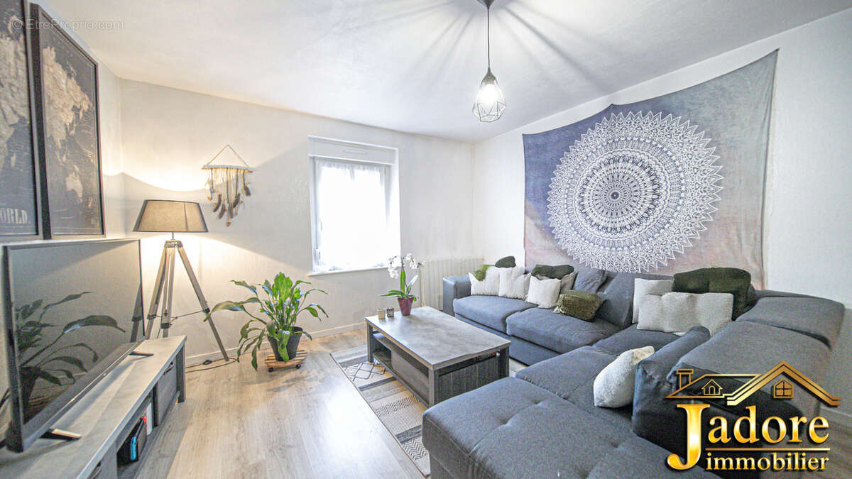 Appartement à ETIVAL-CLAIREFONTAINE