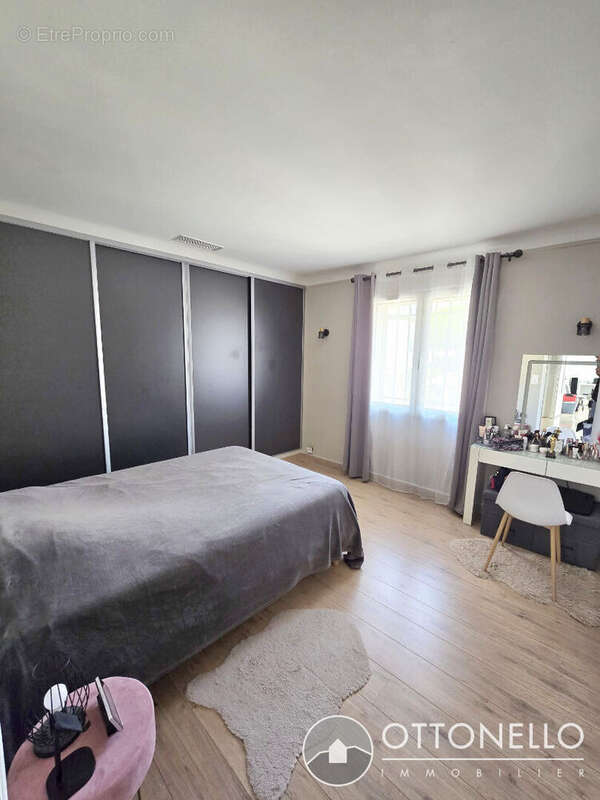 Appartement à PUGET-SUR-ARGENS