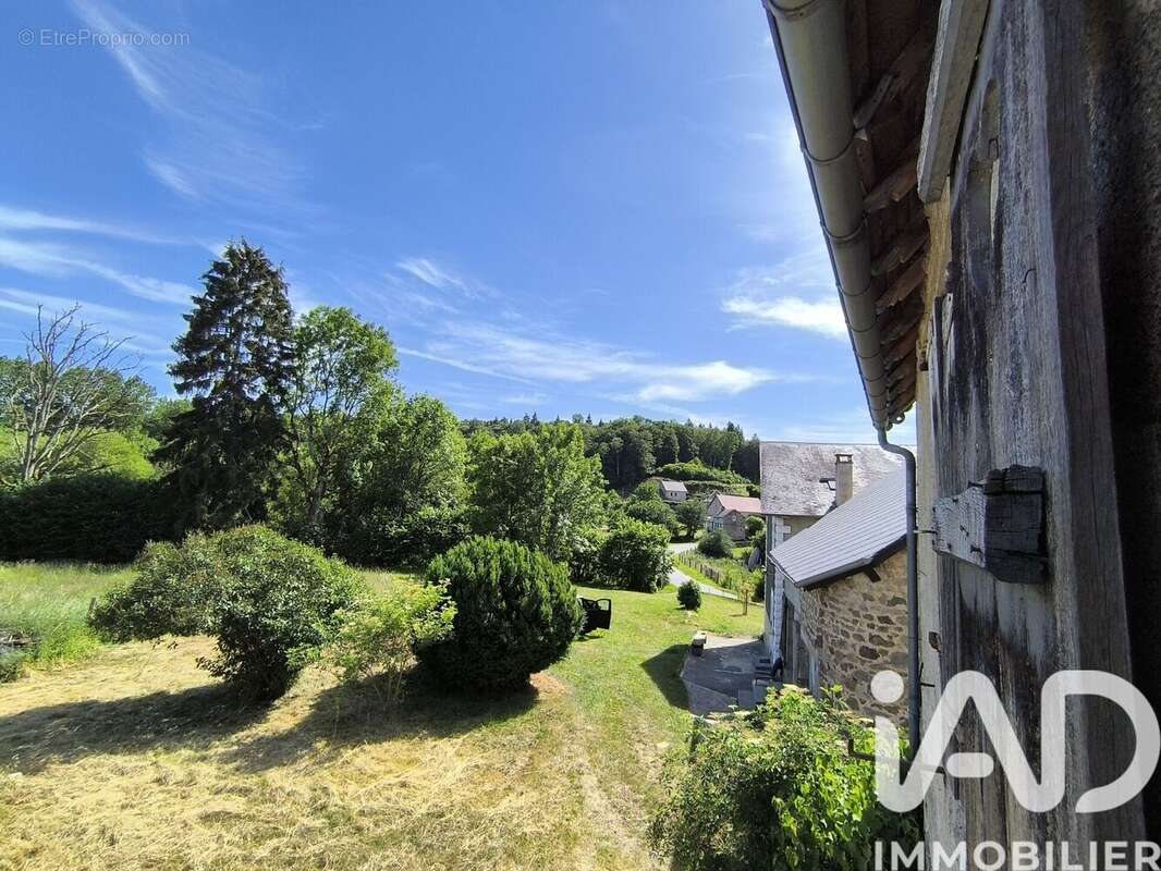 Maison 80 m² à Magnat-L'etrange  - photo 2