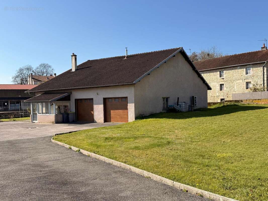 Maison 182 m² à Rioz  - photo 2