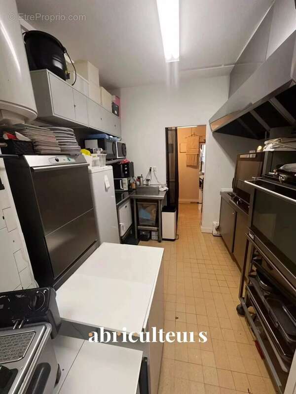 Commerce à PARIS-9E