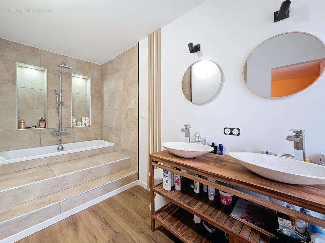 Maison à LES LANDES-GENUSSON