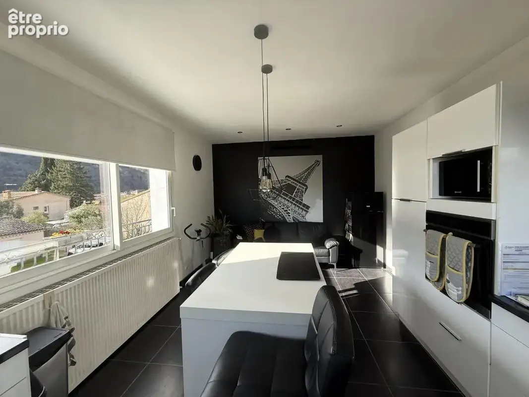 Maison 175 m² à Saint-Laurent-Du-Pape  - photo 5