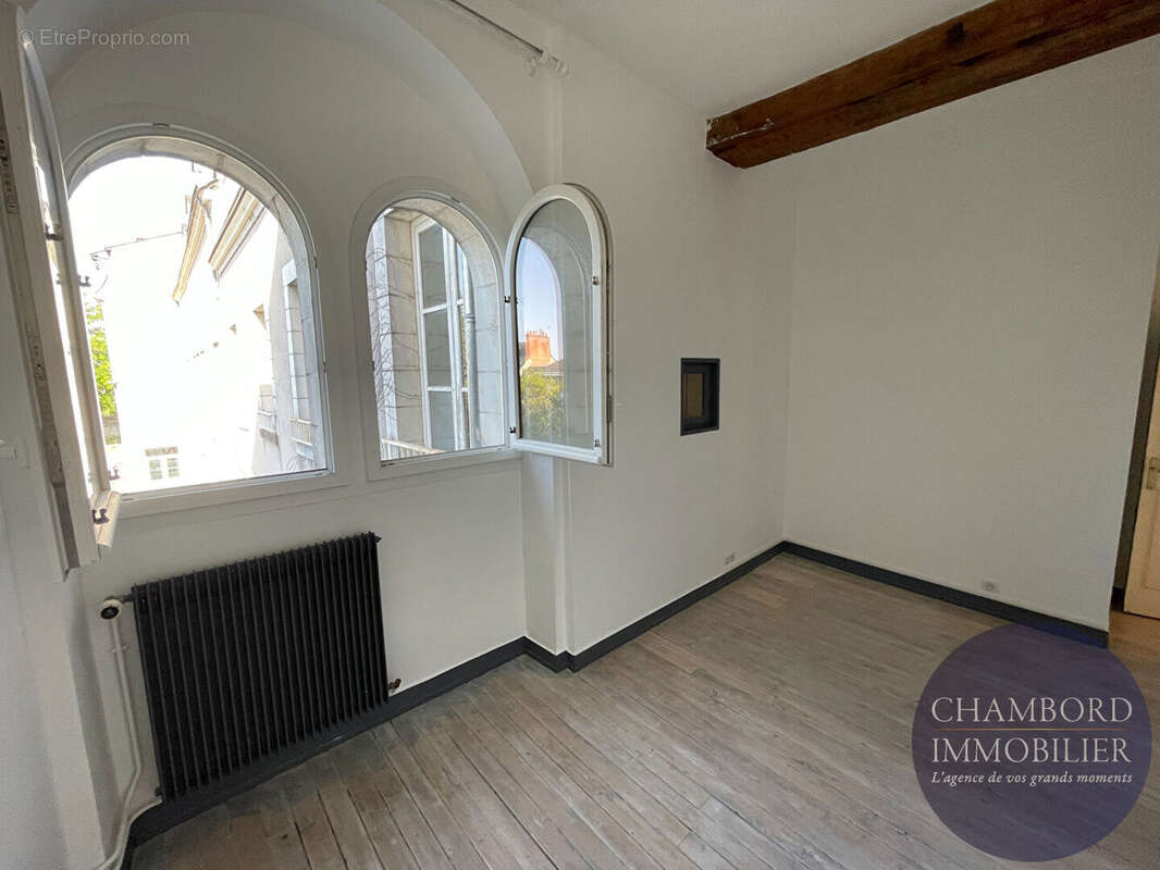 BLOIS  rue Franciade  - Appartement de caractère 124 m² avec parking - photo 5