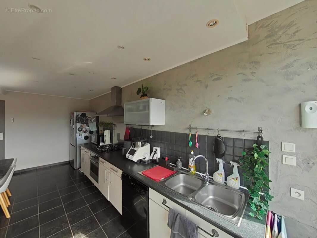 Appartement à SAINT-GENEST-LERPT