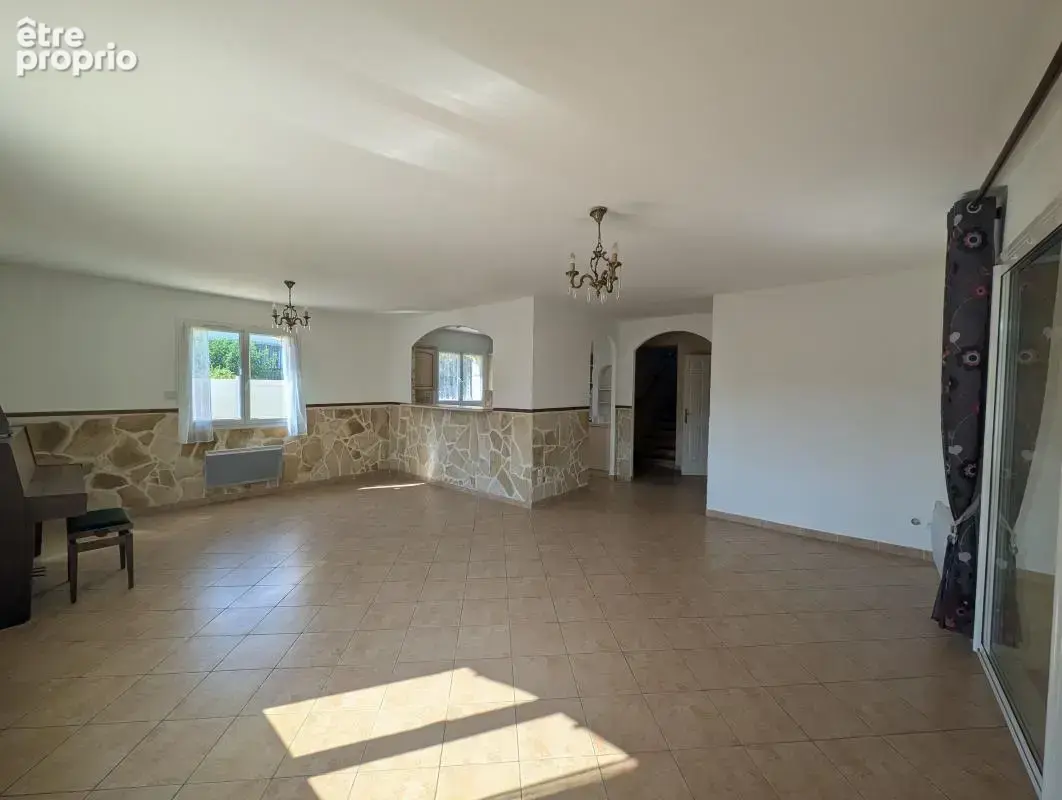 ROUJAN – Villa 4 chambres en parfait état - photo 4
