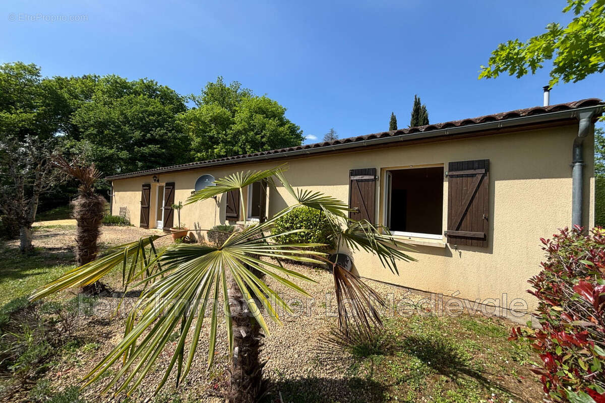 Maison à SAINTE-NATHALENE