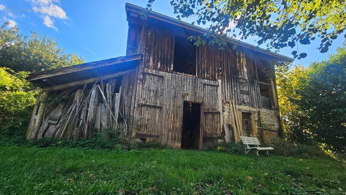  Maison à rénover avec grange indépendante – La Buisse (38500) - photo 8