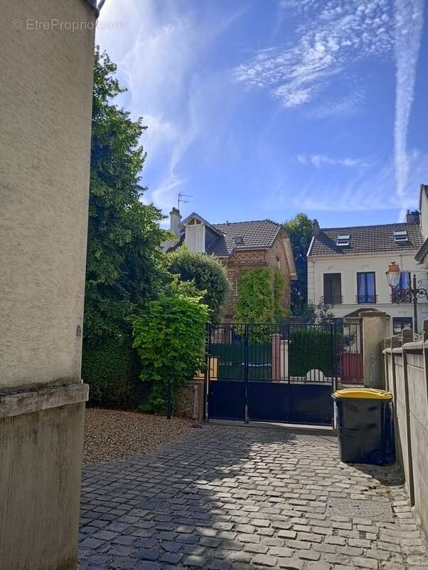 Coup de Cœur à Enghien-les-Bains (95) – 2 Pièces Rénové & Meublé - 15 minutes de Paris Gare du Nord - photo 16