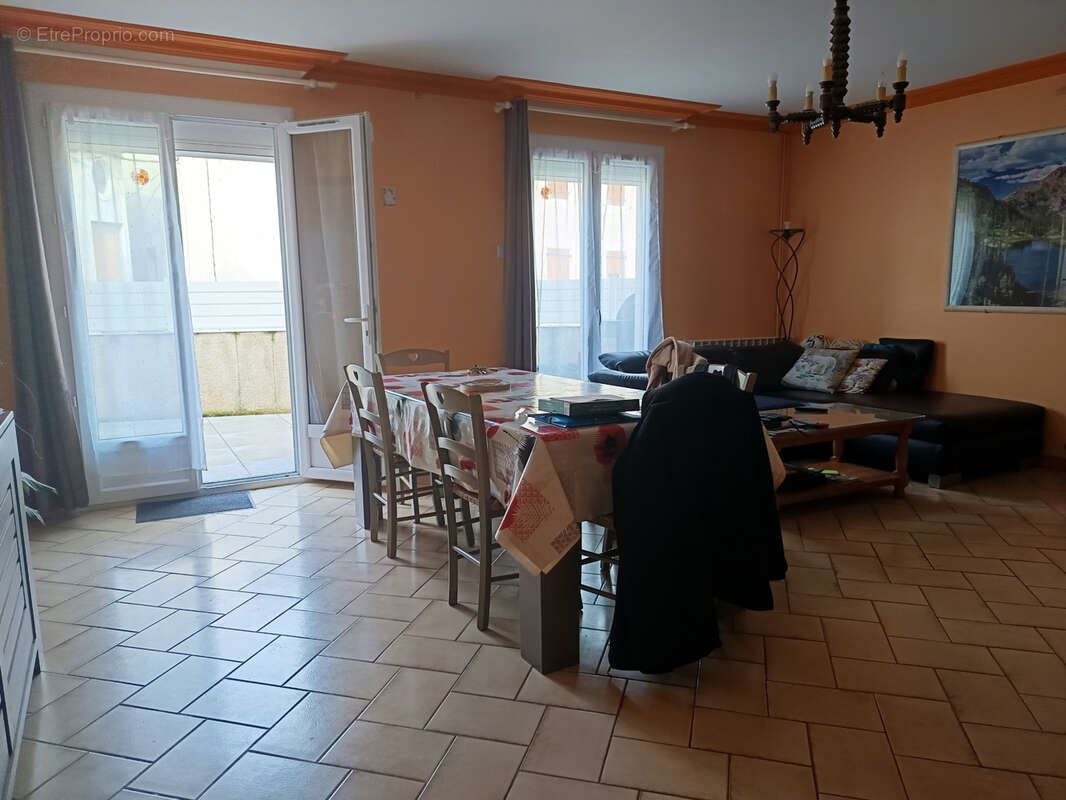 Maison de village 2 faces et surface de vente - photo 4