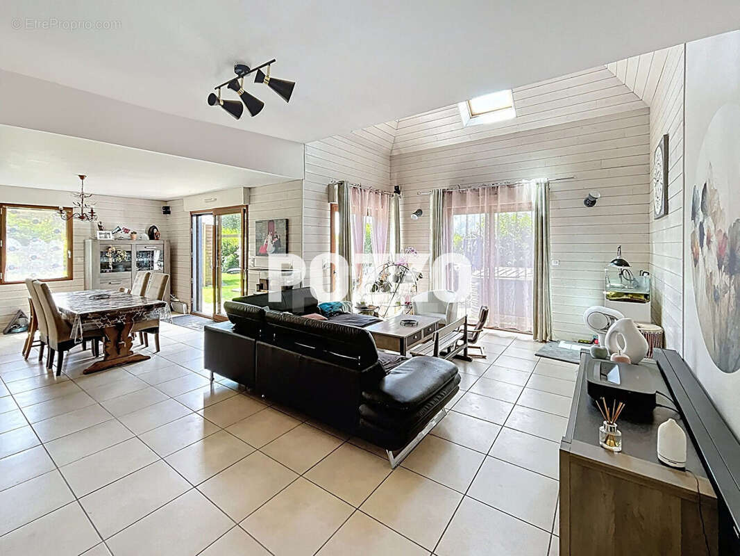 Maison à LES LOGES-MARCHIS