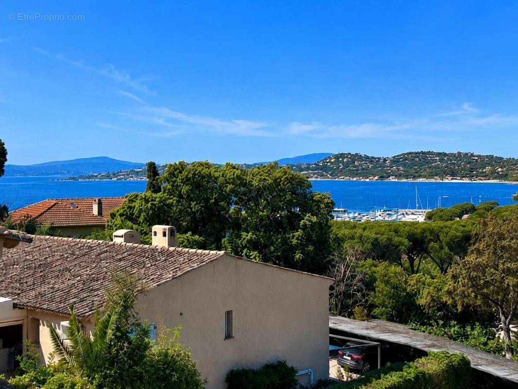 Appartement à ROQUEBRUNE-SUR-ARGENS