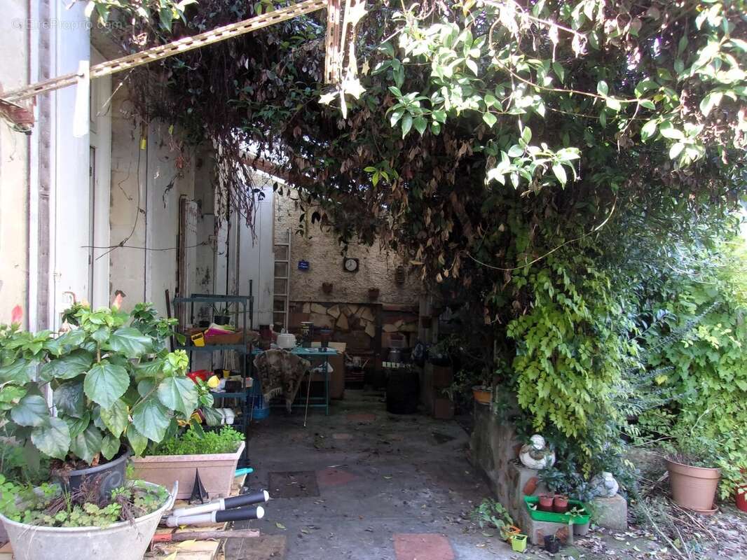 Maison de ville de 3 chambres avec jardin, cave et grenier - photo 2