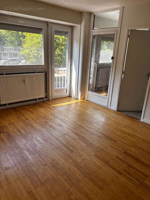 Appartement 73 m² à Saint-Etienne  - photo 4
