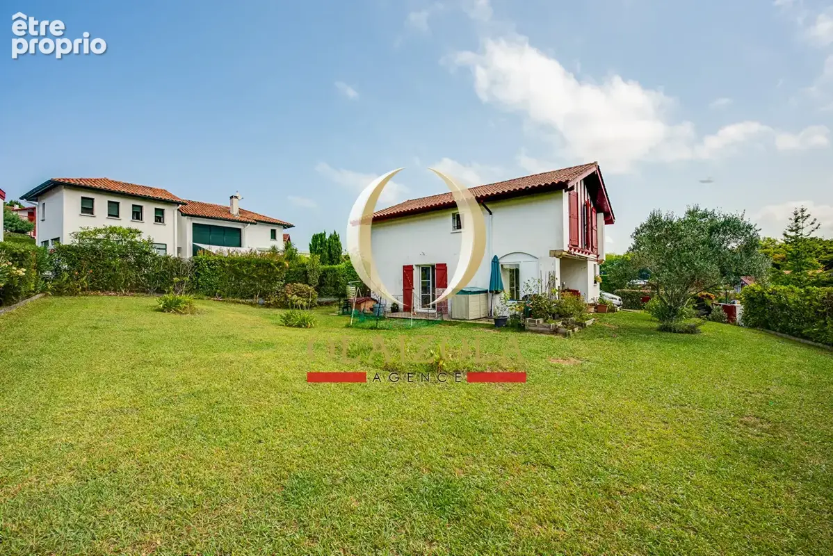 URRUGNE - Maison familiale avec jardin et garage, proche du bourg et des plages - photo 14
