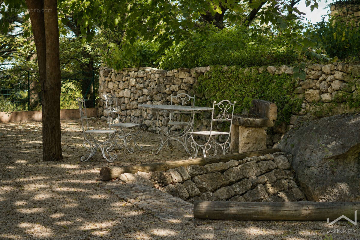 Maison à LA GARDE-ADHEMAR