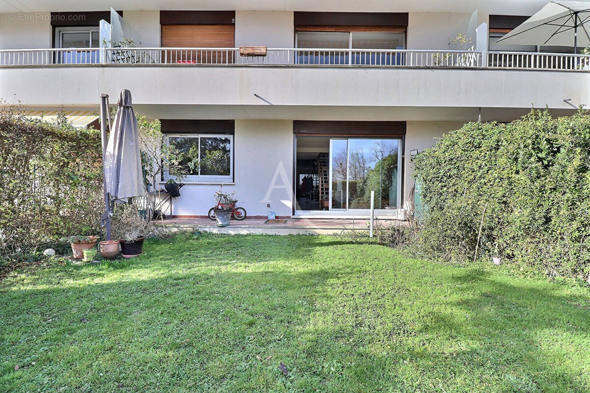 Appartement à LE MESNIL-LE-ROI