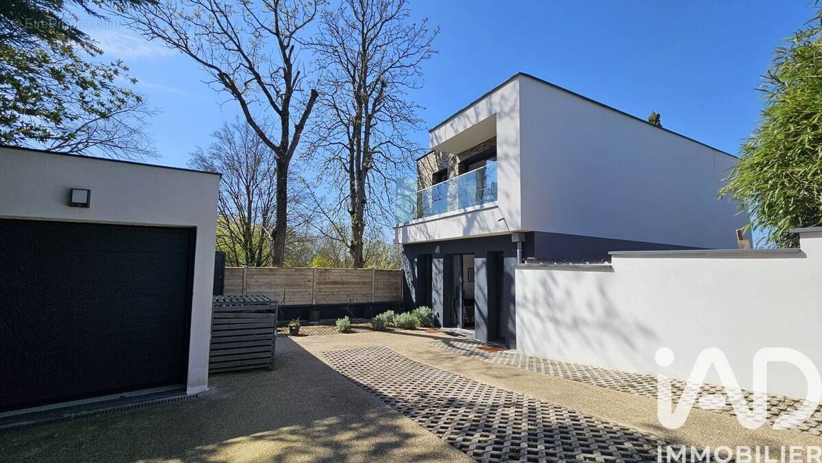 Photo 1 - Maison à NOISEAU