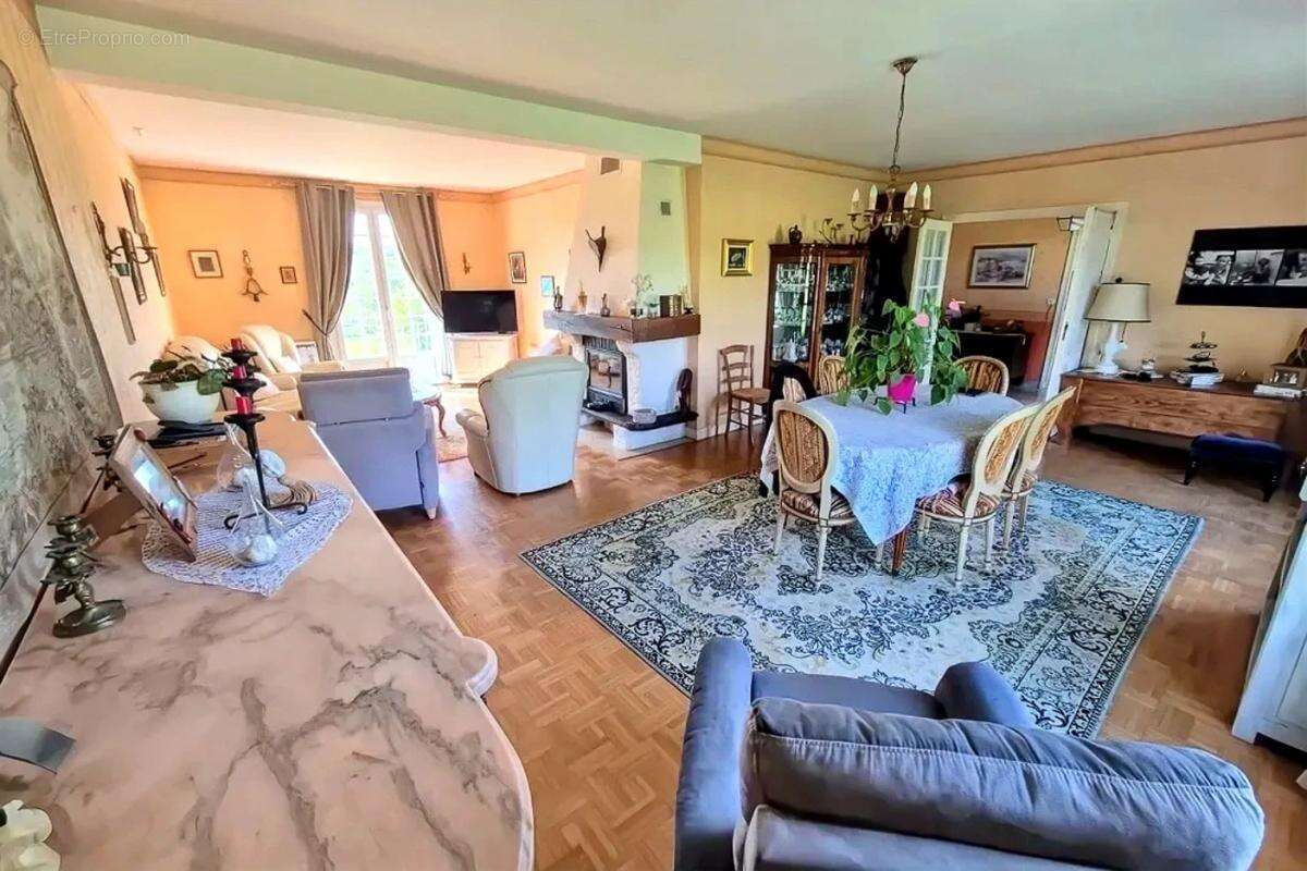 Maison à MONTGIVRAY