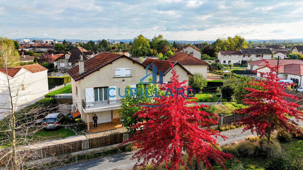 Maison à RIORGES