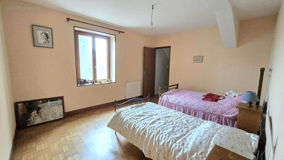 Maison à DUN-LE-POELIER