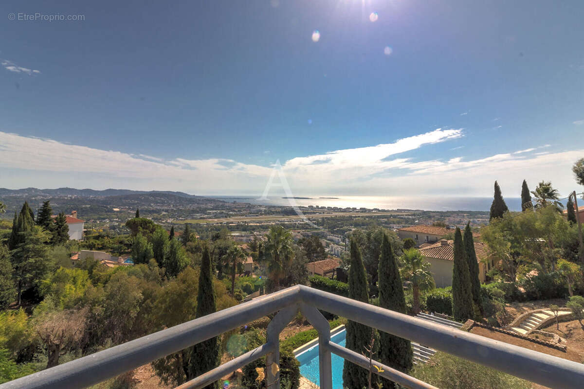 Maison à MANDELIEU-LA-NAPOULE