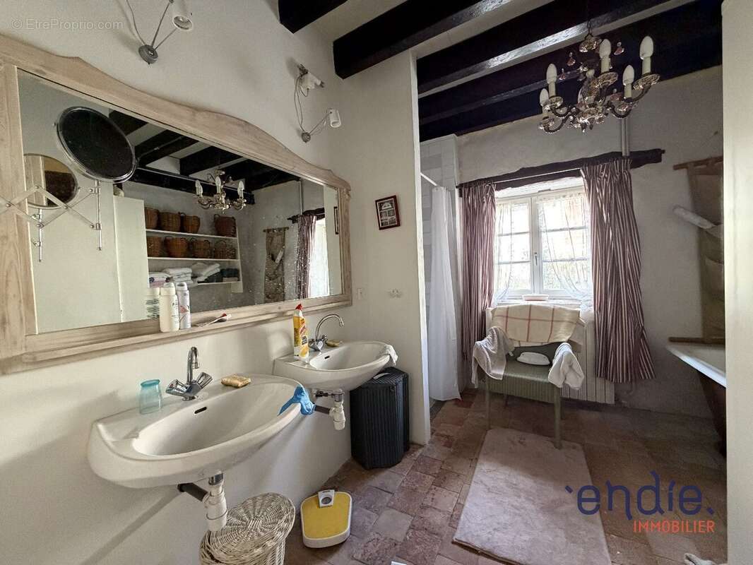 Maison à LE VEURDRE